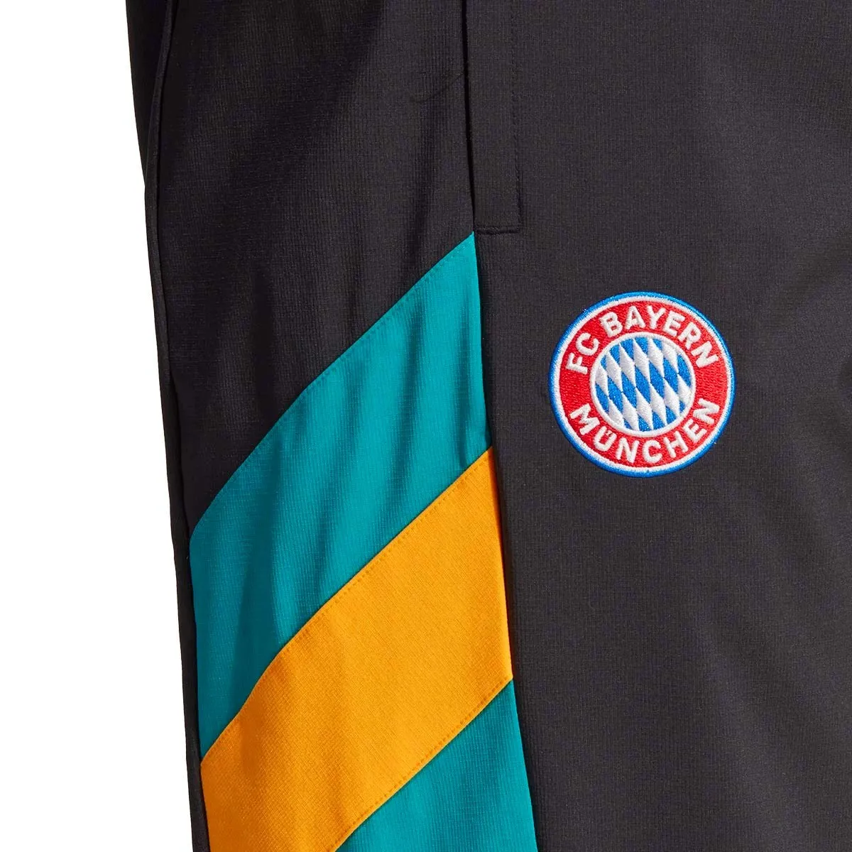 Bayern Munich Icon fans presentation Soccer tracksuit 2023 - Adidas